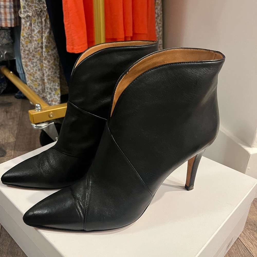 TORAL Black Leather Ankle Boots